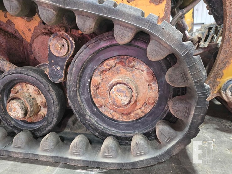 2015-caterpillar-257d-image-30