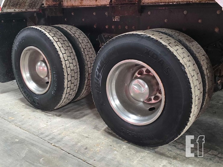 2005-peterbilt-357-image-27