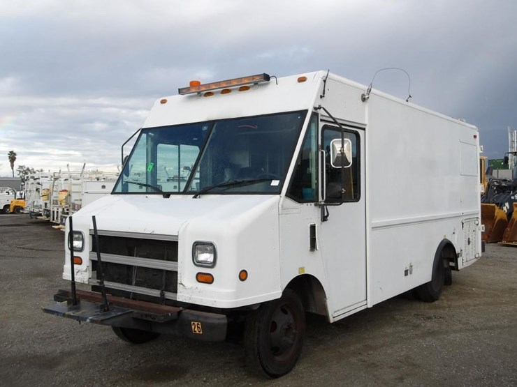 2002-workhorse-p42-image-1