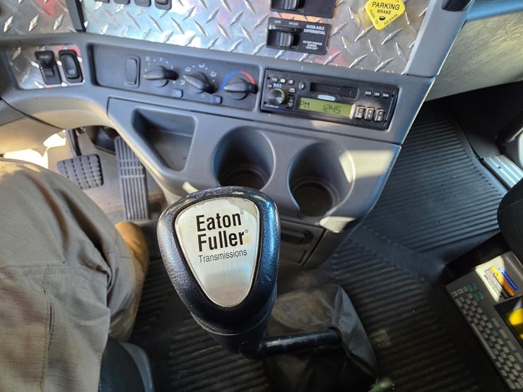 2004-freightliner-bunk-truck/motorhome-image-10
