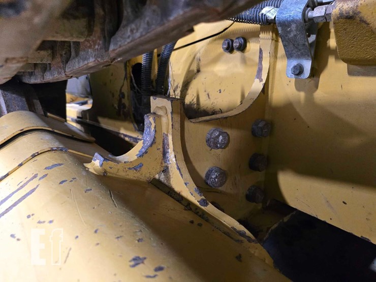 2021-caterpillar-d2-image-26