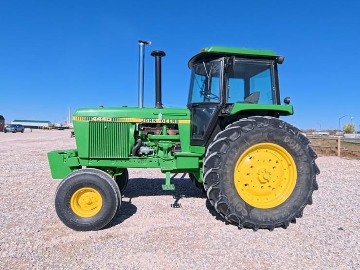 #1043-•-john-deere-4440-tractor-image-2