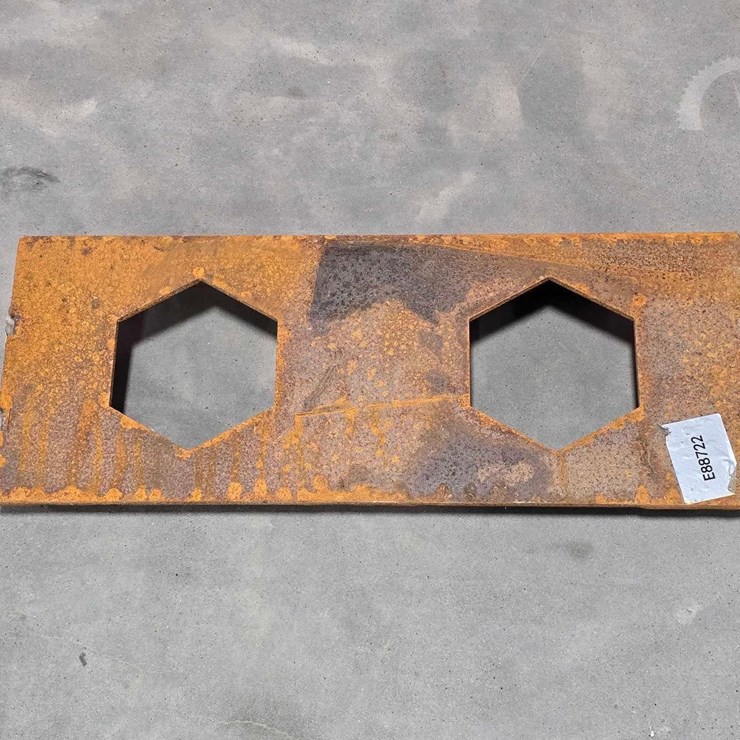 HEAVY-DUTY STEEL SKID STEER MOUNTING PLATE WITH DU