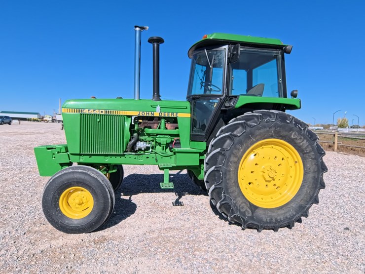 #1043-•-john-deere-4440-tractor-image-77