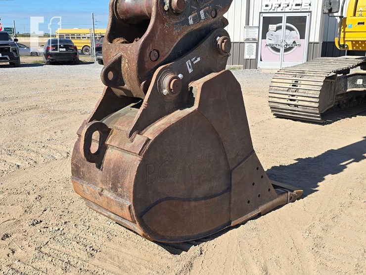 2022-deere-210g-lc-image-11