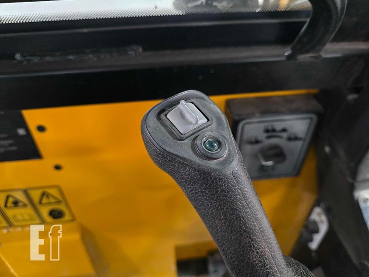 2023-jcb-1cxt-image-19