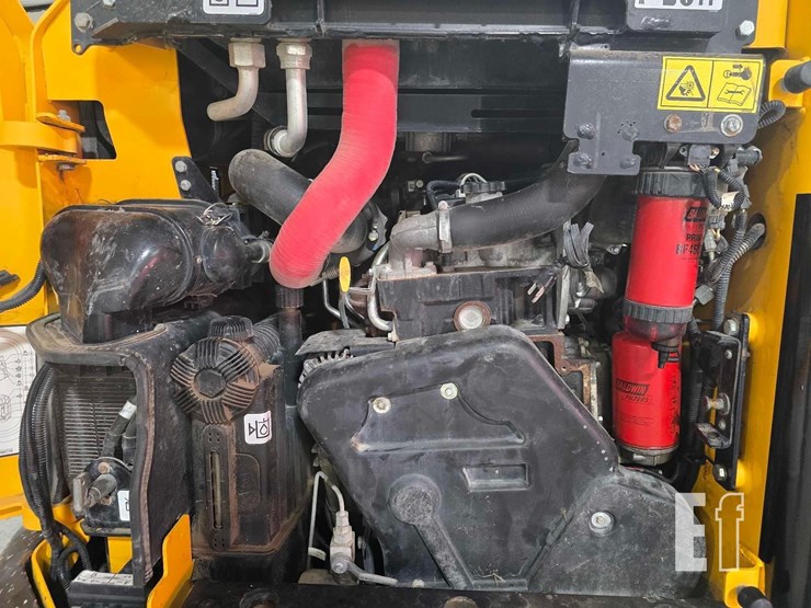 2021-jcb-3ts-8t-image-34