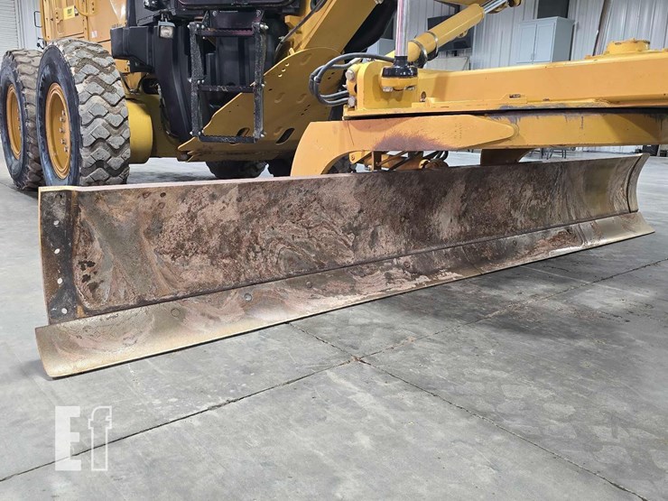 2013-caterpillar-12m2-image-10