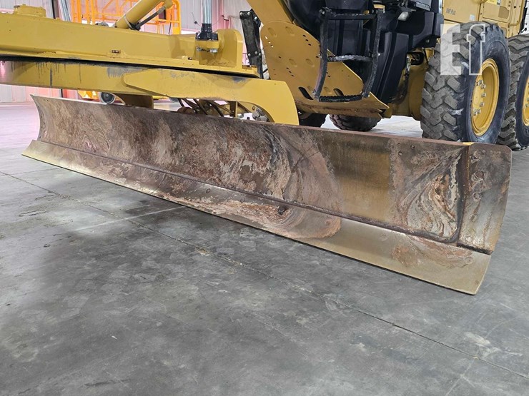 2013-caterpillar-12m2-image-9