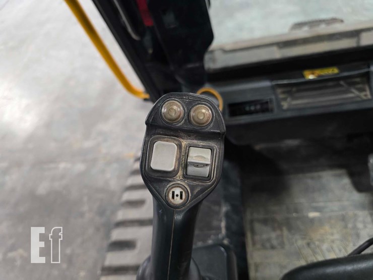 2021-jcb-3ts-8t-image-16
