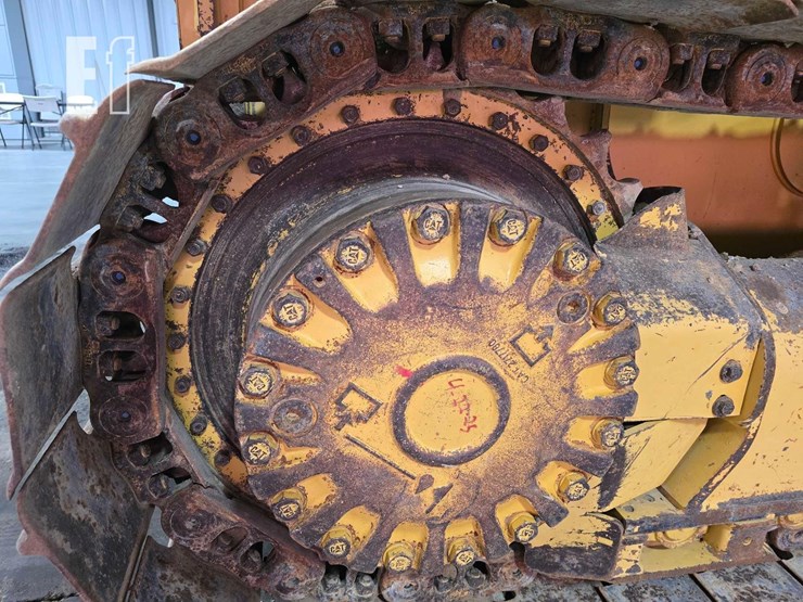 2021-caterpillar-d2-image-32
