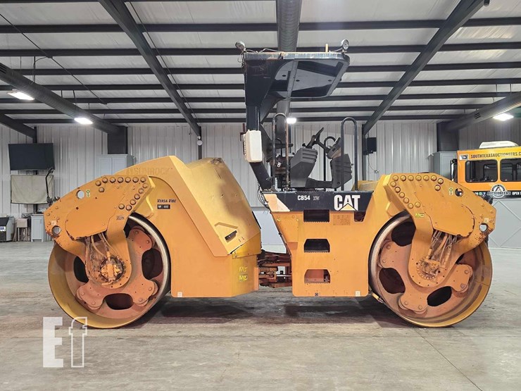 2009-caterpillar-cb54-image-6