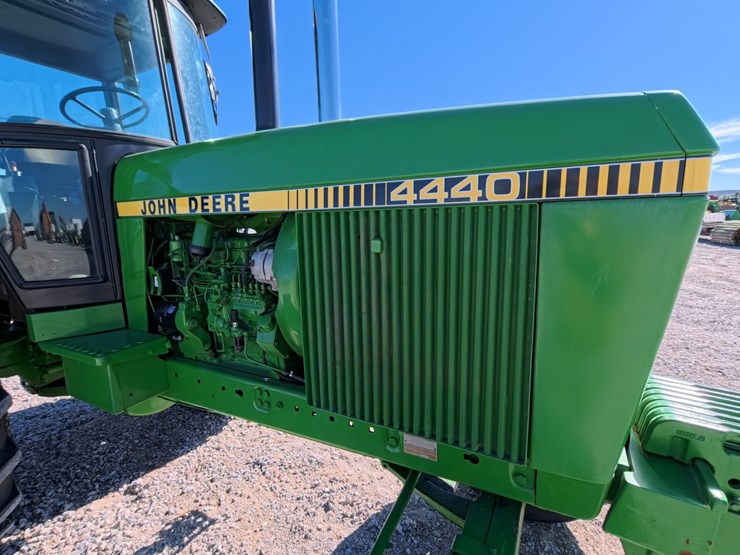#1043-•-john-deere-4440-tractor-image-72