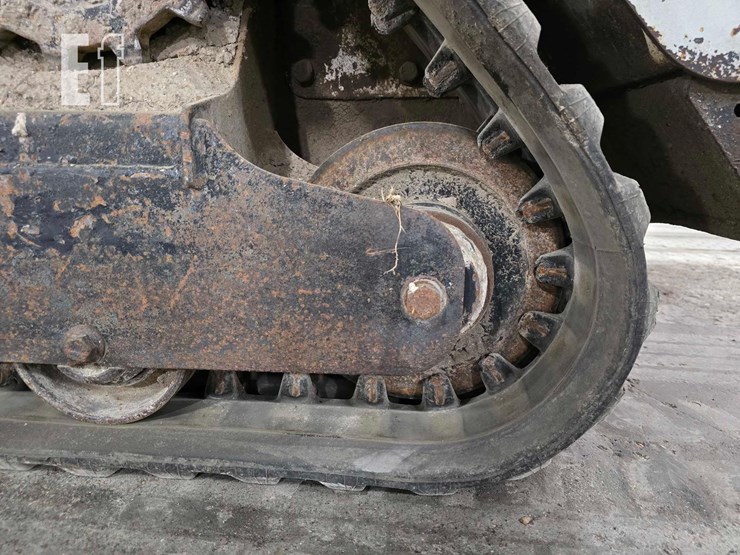 2013-bobcat-t110-image-23