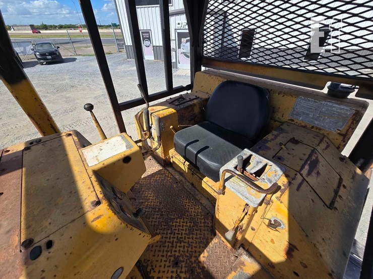 caterpillar-d6d-image-15