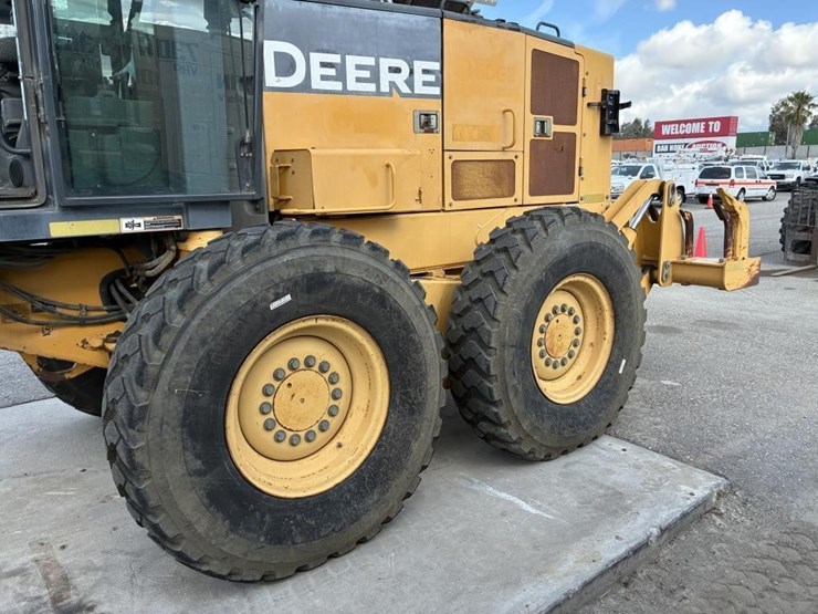 2005-deere-772d-image-18