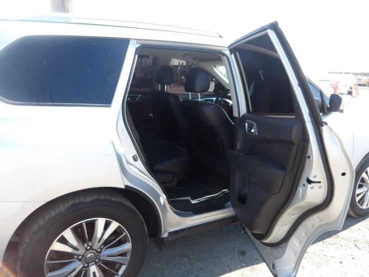 2019-nissan-pathfinder-sl-image-11