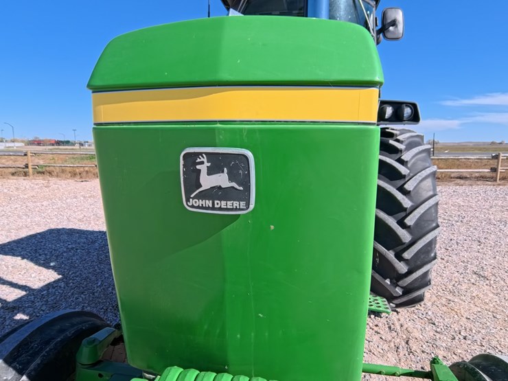 #1043-•-john-deere-4440-tractor-image-11