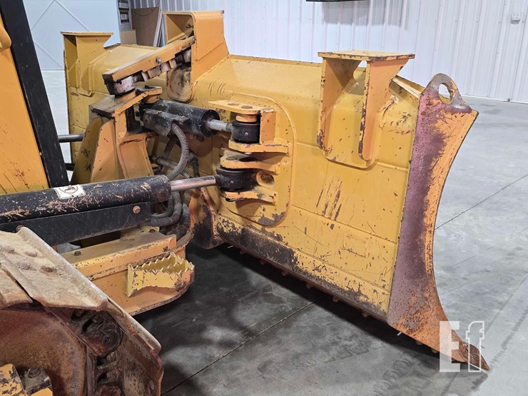 2021-caterpillar-d2-image-11