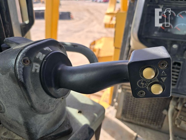2007-caterpillar-d6r-image-17