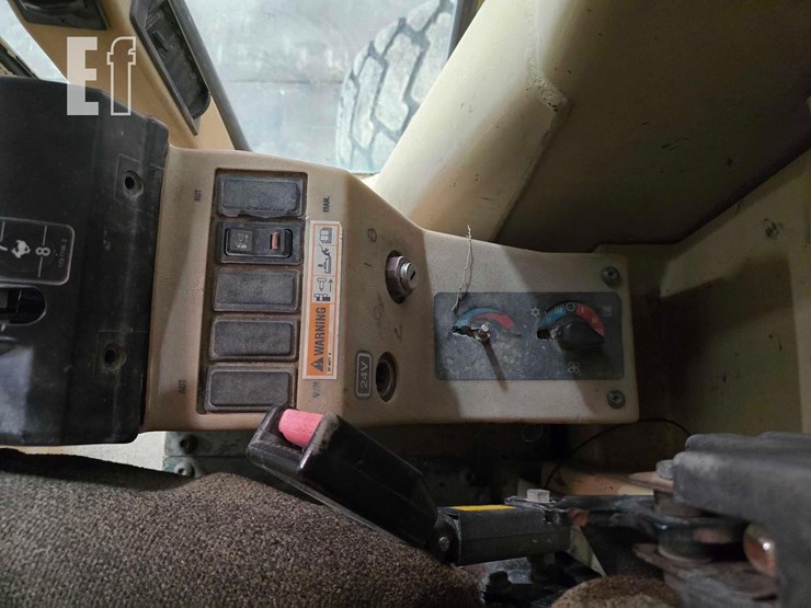 2005-caterpillar-140h-image-22