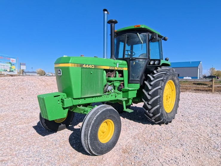 #1043-•-john-deere-4440-tractor-image-1