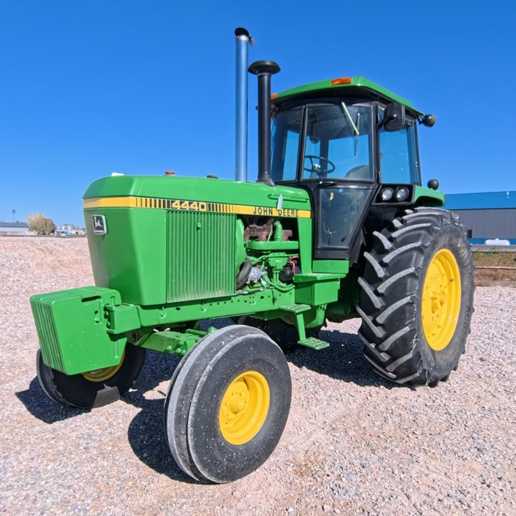 #1043 • JOHN DEERE 4440 Tractor