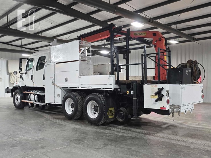 2016-freightliner-108sd-image-4