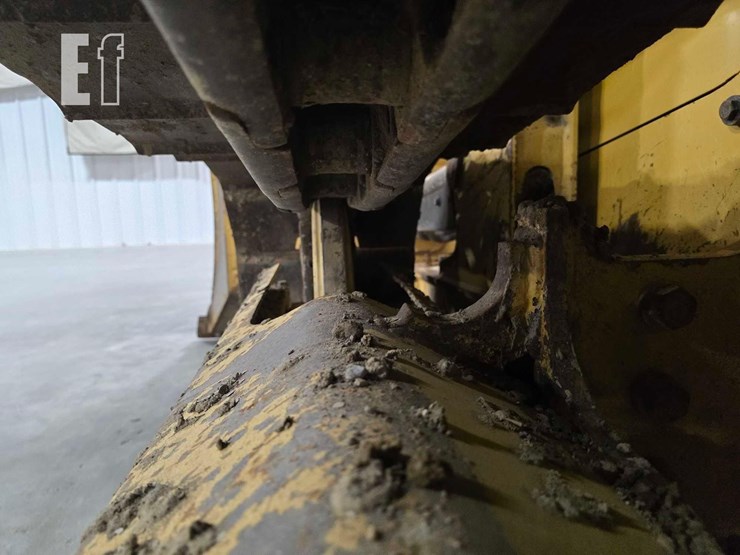 2021-caterpillar-d2-image-27