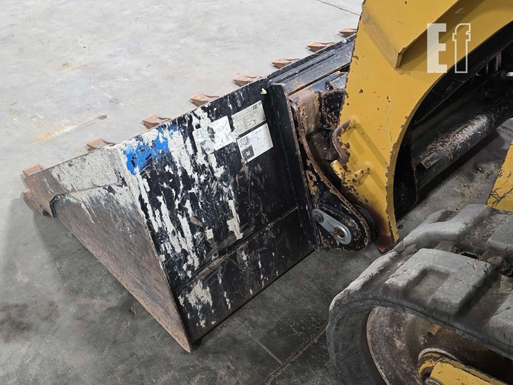 2021-caterpillar-259d3-image-12