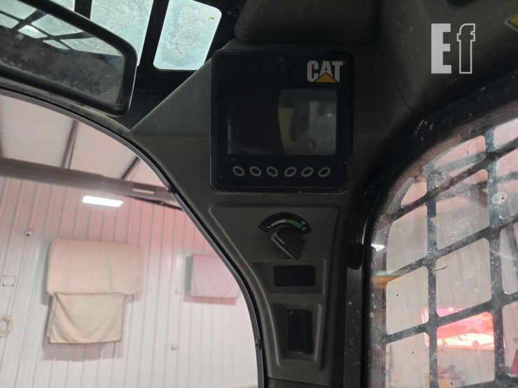 2015-caterpillar-257d-image-21