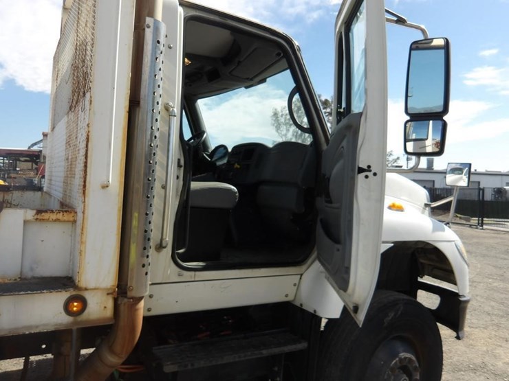 2007-international-7600-equipment-hauler-truck-image-16