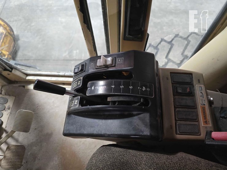 2005-caterpillar-140h-image-21