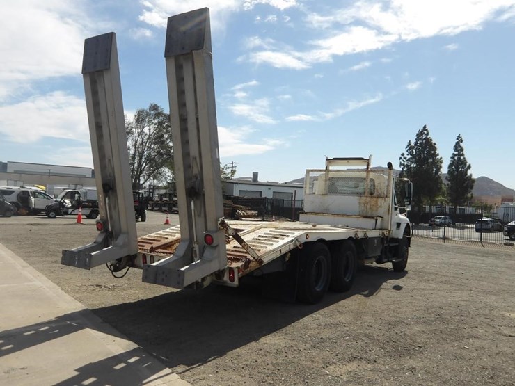 2007-international-7600-equipment-hauler-truck-image-3