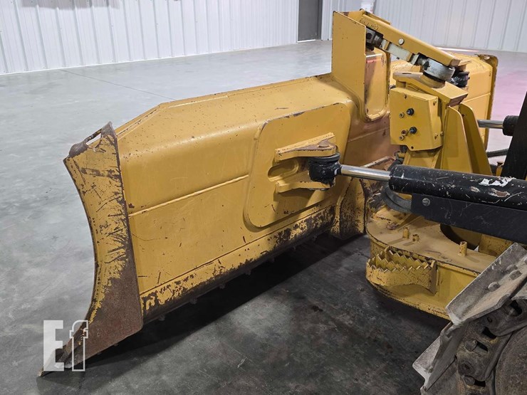 2023-caterpillar-d1-image-12