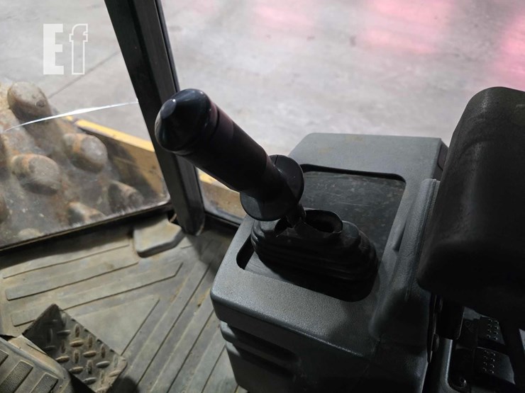 2012-caterpillar-cp56-image-20
