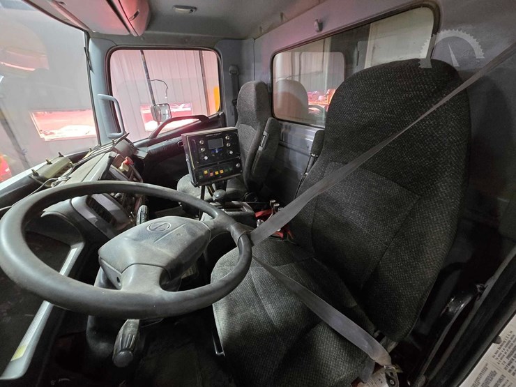 2010-hino-338-image-9
