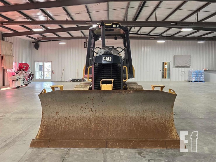2021-caterpillar-d2-image-7