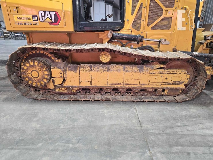 2021-caterpillar-d2-image-30