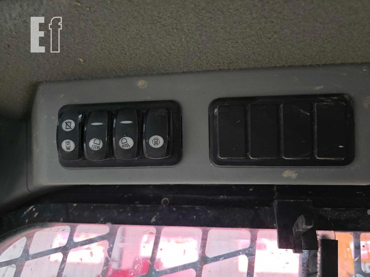 2015-caterpillar-257d-image-20
