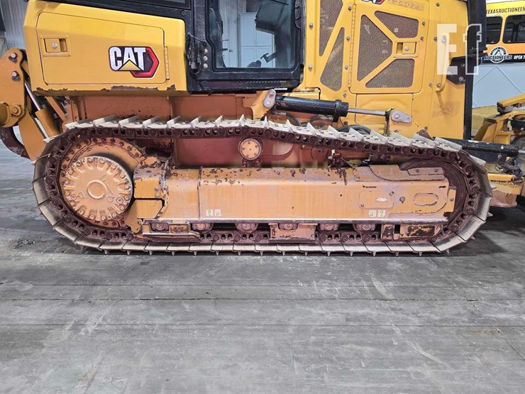 2022-caterpillar-d1-image-30