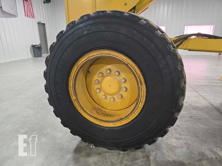 2011-caterpillar-140m2-image-25