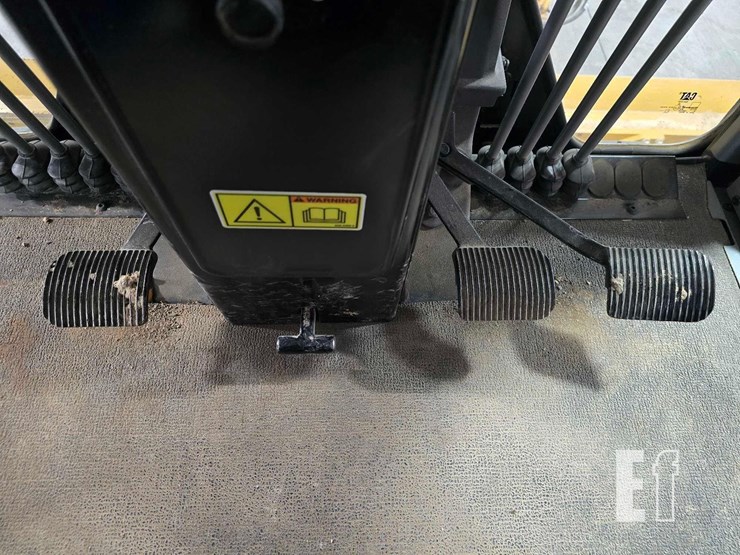 2022-caterpillar-140-image-15