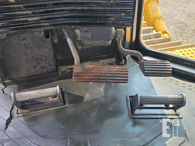 2007-caterpillar-d8t-image-16