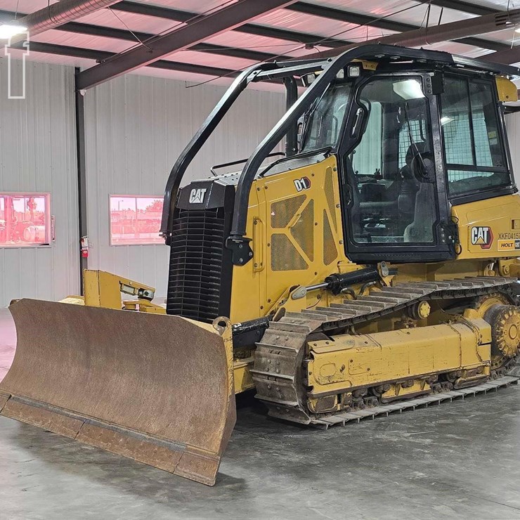 2023 CATERPILLAR D1