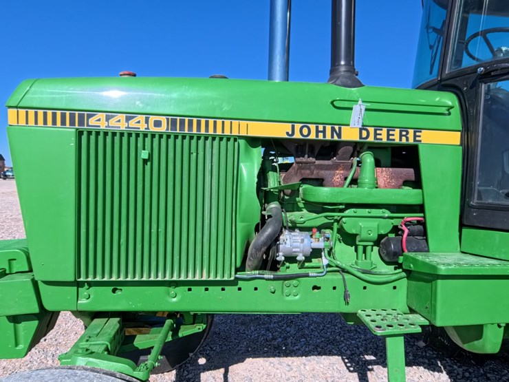 #1043-•-john-deere-4440-tractor-image-12