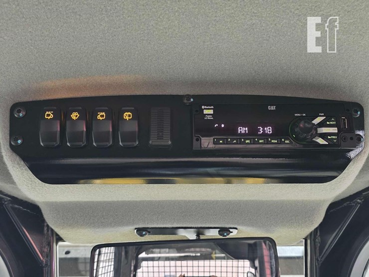 2020-caterpillar-d3k2-xl-image-27