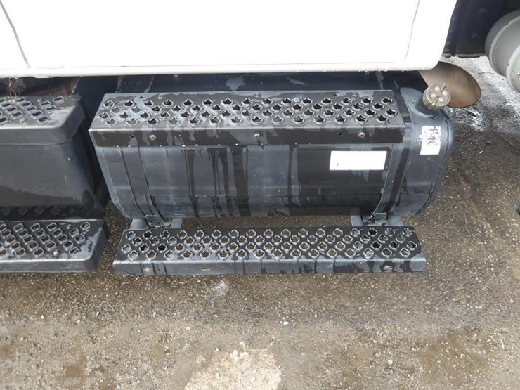 2009-chevrolet-c7500-service-truck-image-7