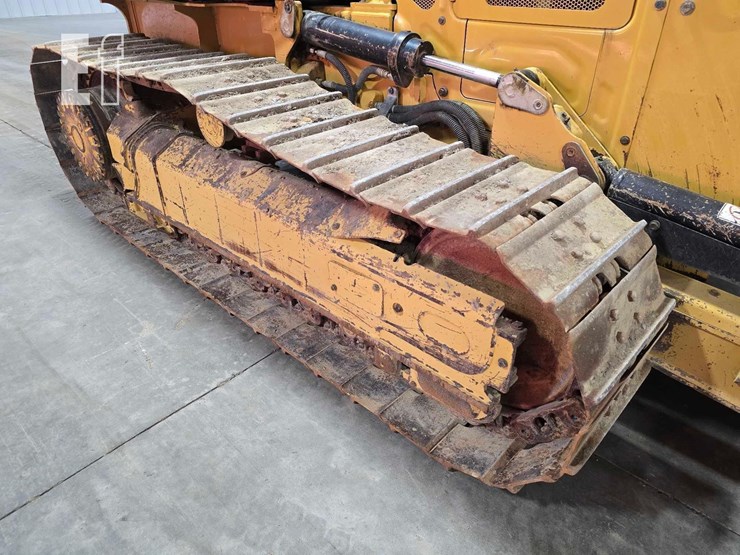 2021-caterpillar-d2-image-35