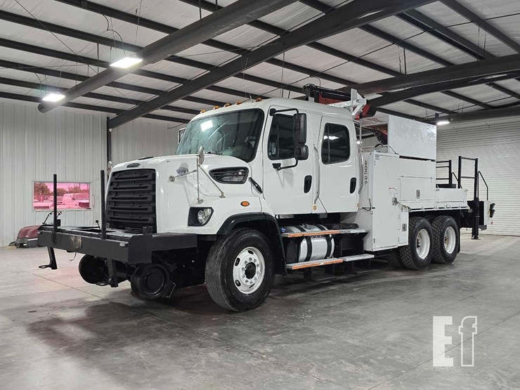 2016-freightliner-108sd-image-1